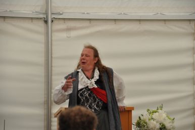 Max Rohland bei der Eröffnung zur Sonderausstellung "Wir machen ein Fass auf!- Bier trinken und brauen im Paderborner Land"